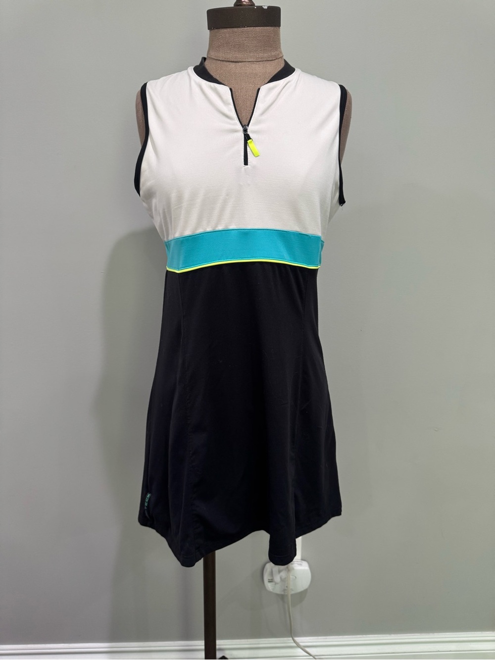 Tail Tech Black and White Top with Neon Yellow Trim gold dress size M